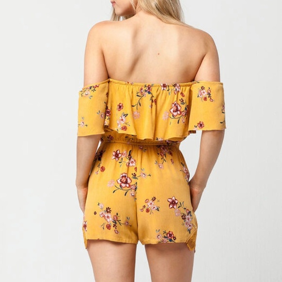 Socialite Off the Shoulder Romper - Picture 4 of 8